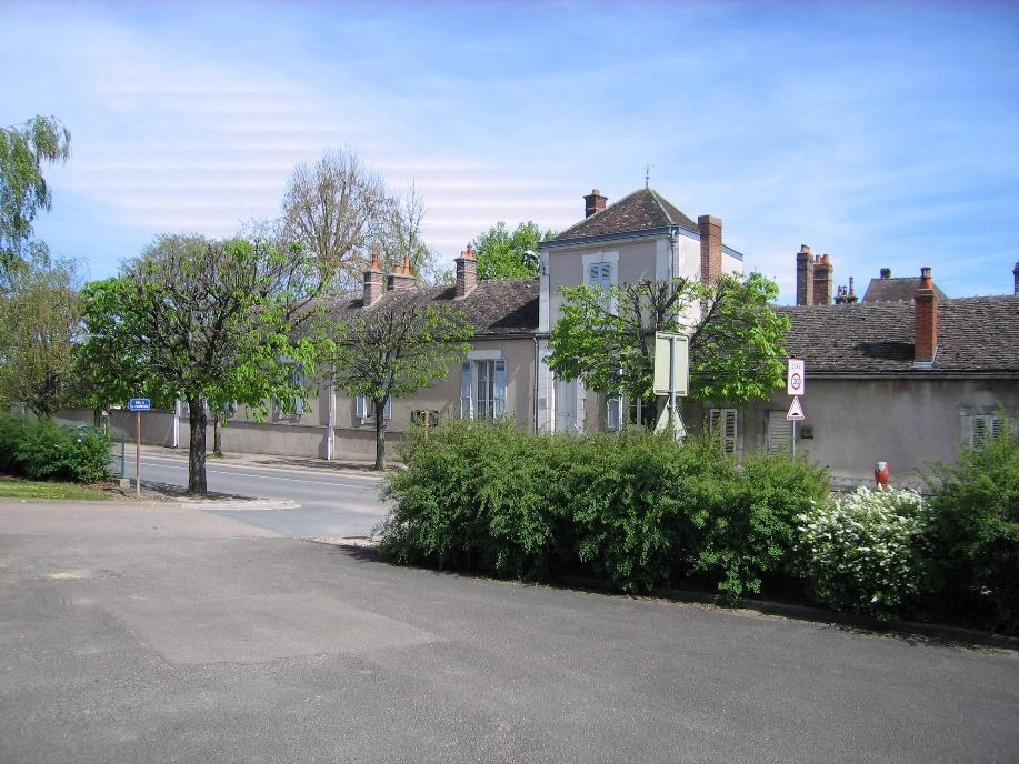 AUXERRE - Propriété bâtie à vendre - environ 471 m² - 1.596 m² de terrain